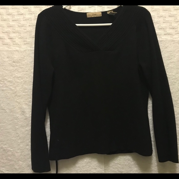 Black Ribbed Thick Top / Sweater - Picture 3 of 8